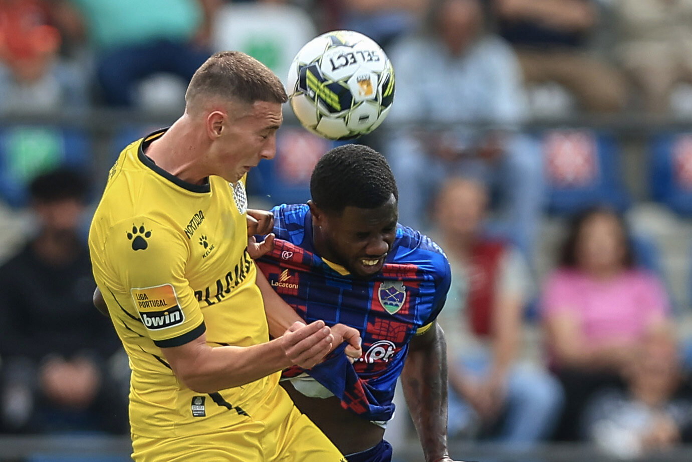 Robert Bozenik in actie voor Boavista