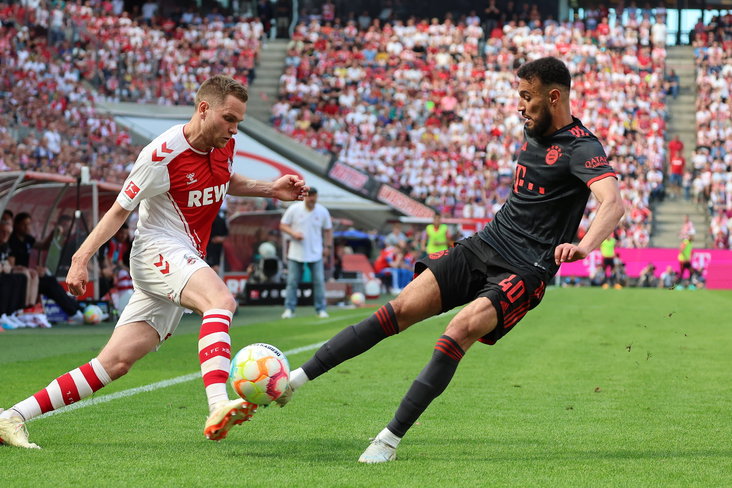 Noussair Mazraoui in actie voor Bayern München