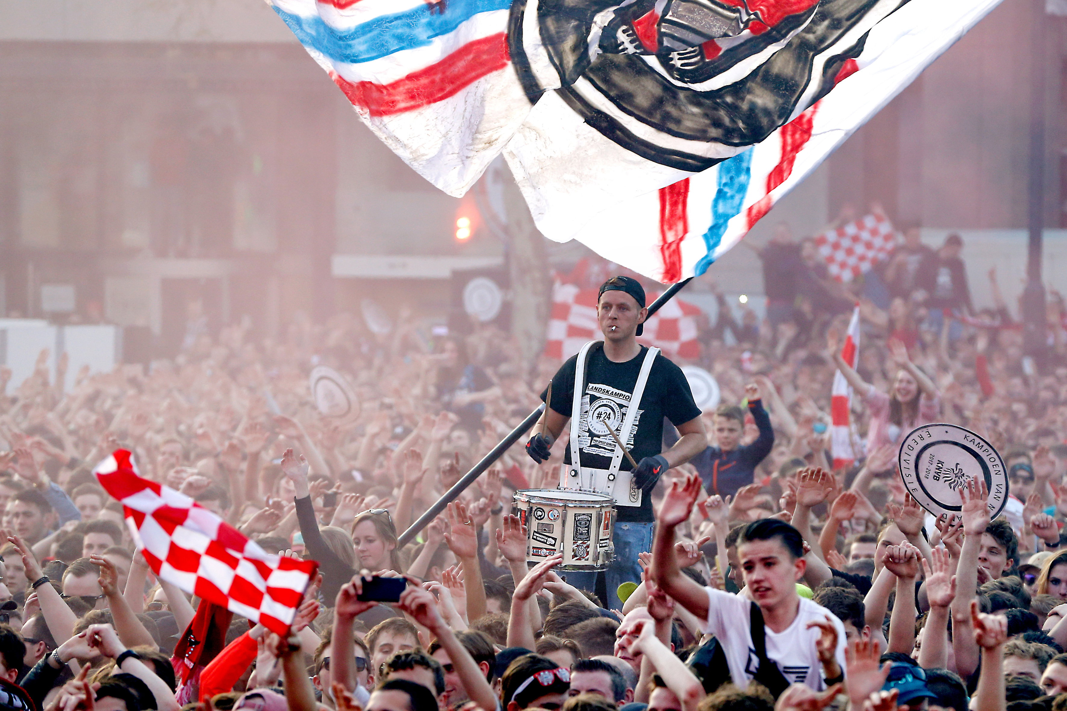Supporters bij de huldiging van PSV