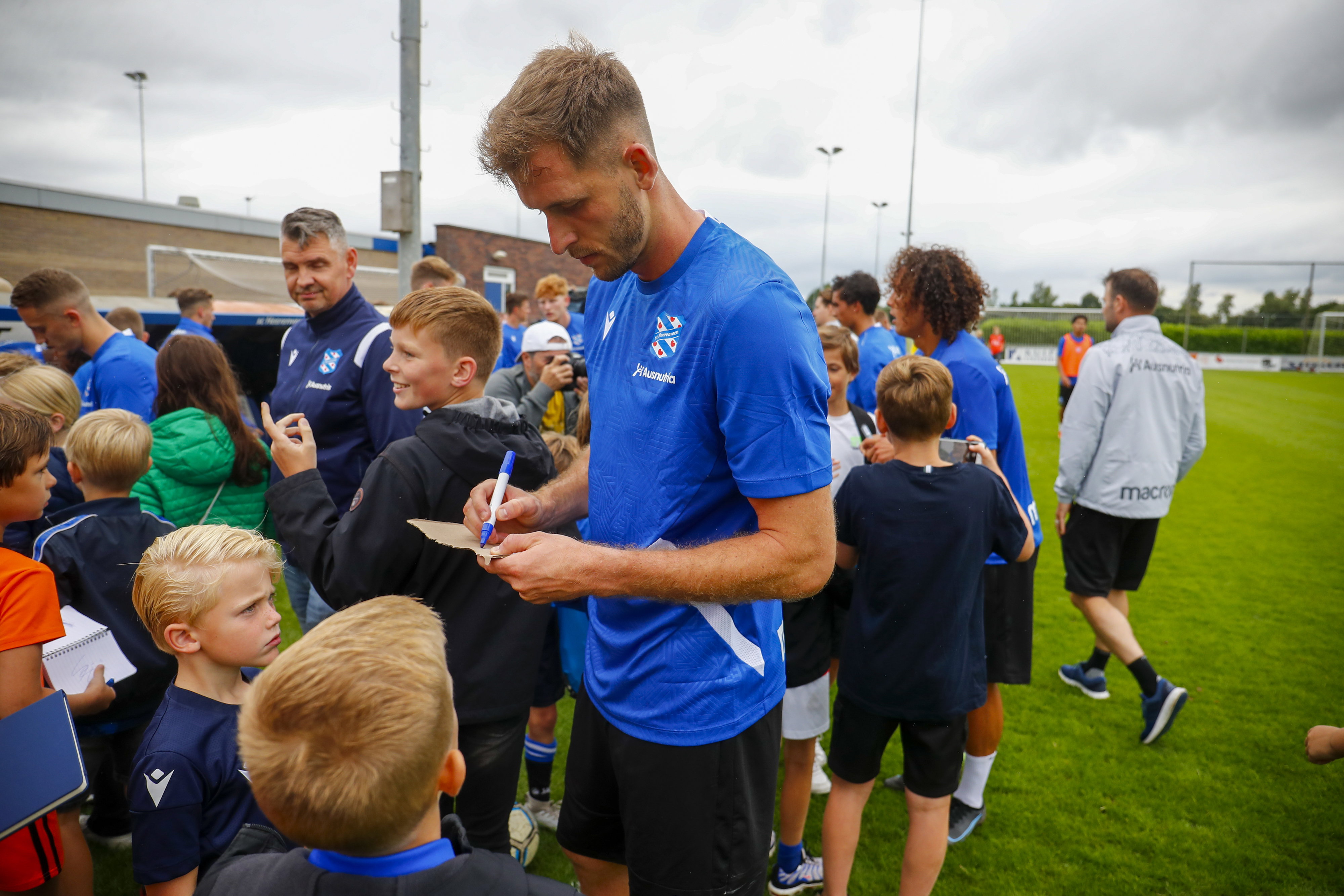 Pawel Bochniewicz op de training van SC Heerenveen