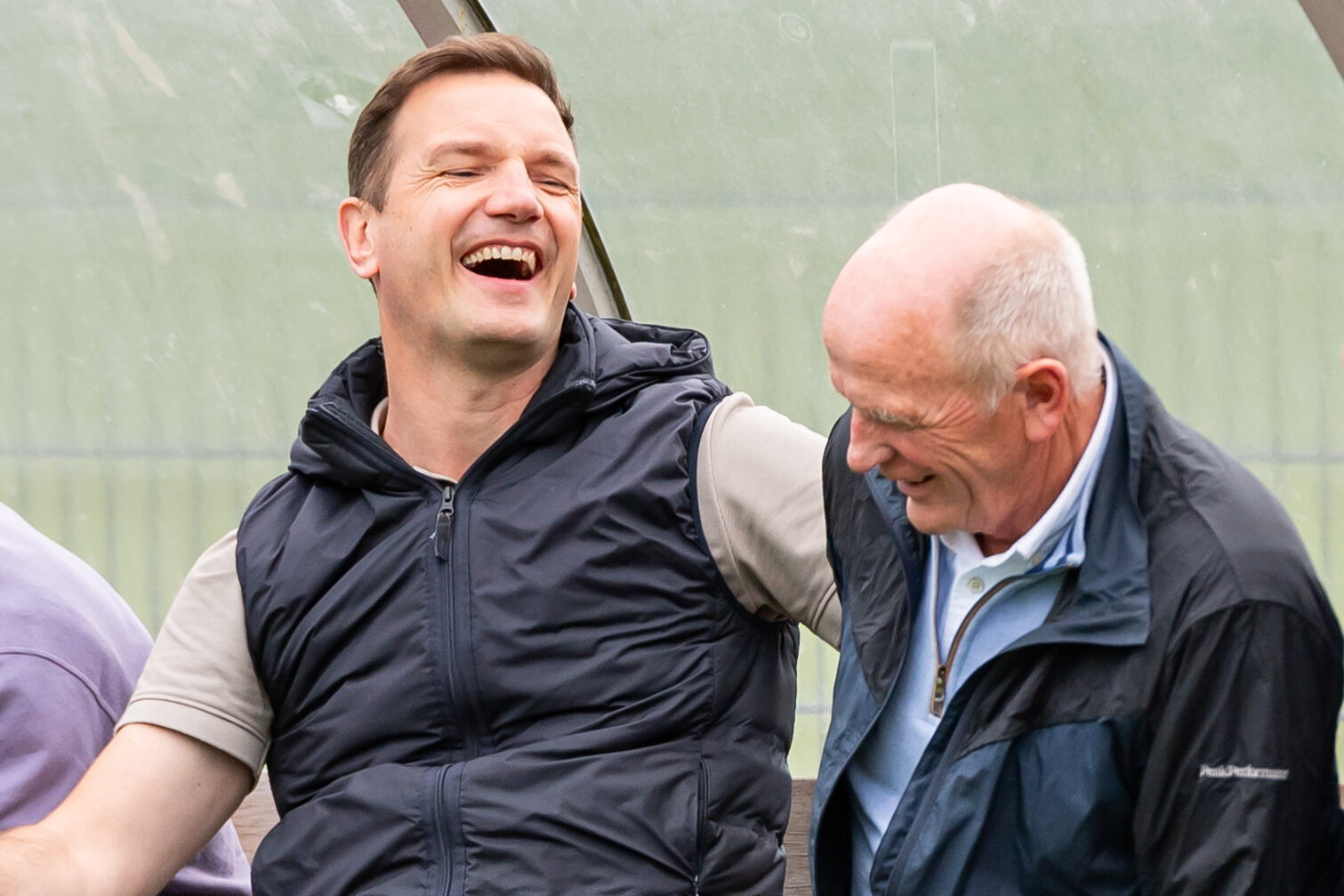 Arnold Bruggink lacht met Jan Streuer