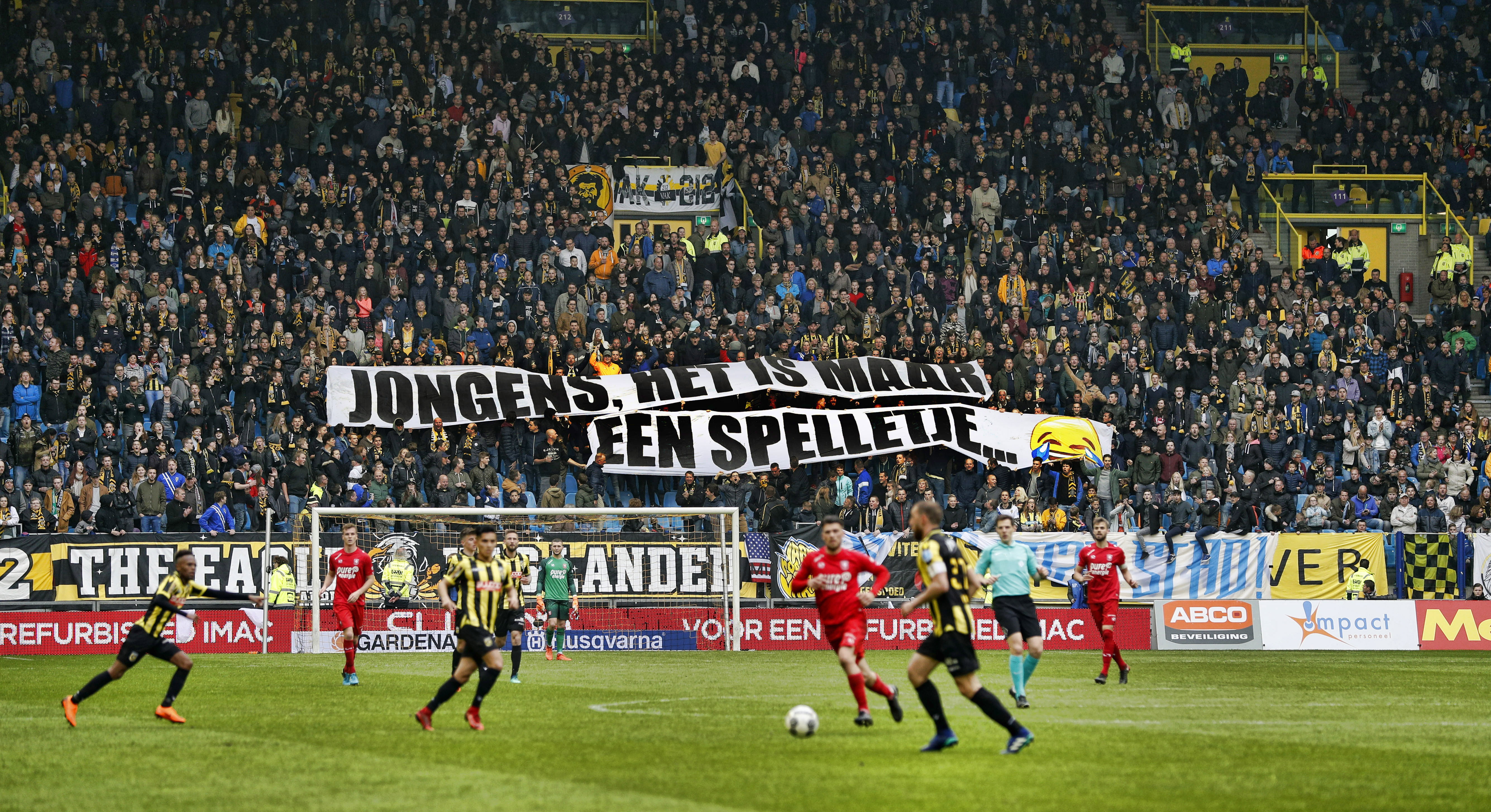 Spandoek Vitesse richting FC Twente (2018)