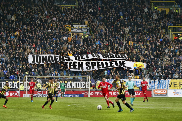Spandoek Vitesse richting FC Twente (2018)