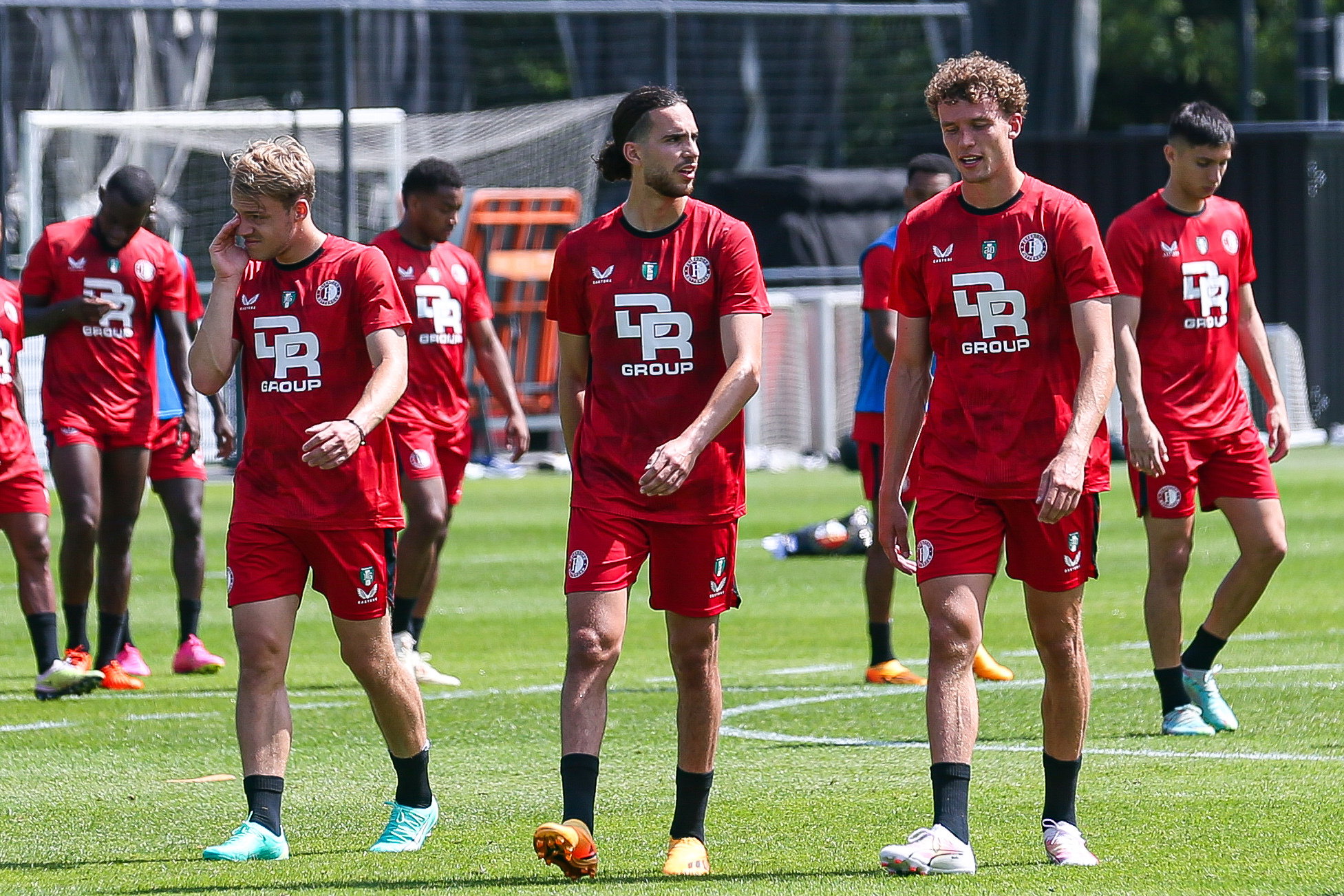 Ramiz Zerrouki en Mats Wieffer op de training