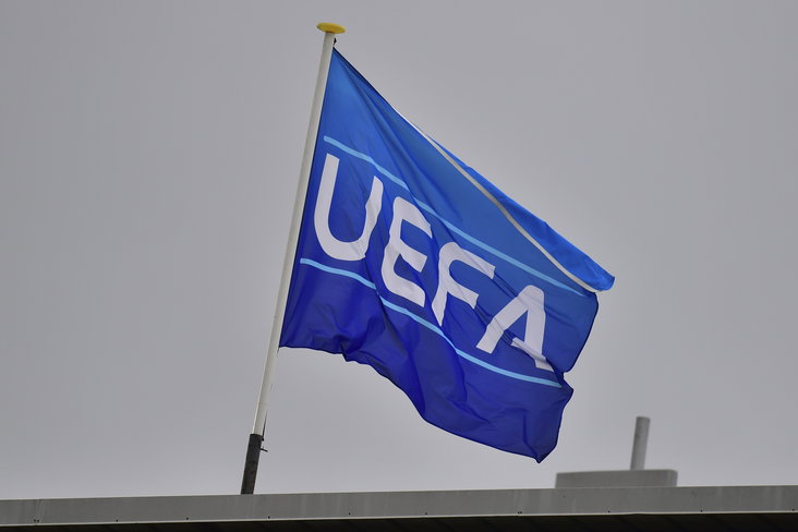Een vlag van de UEFA