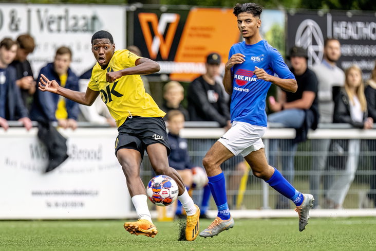 Cherrion Valerius in actie tijdens de voorbereiding
