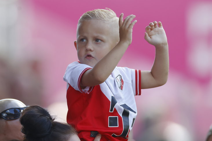 Een jonge FC Utrecht-supporter
