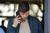 Klaas-Jan Huntelaar aan de telefoon
