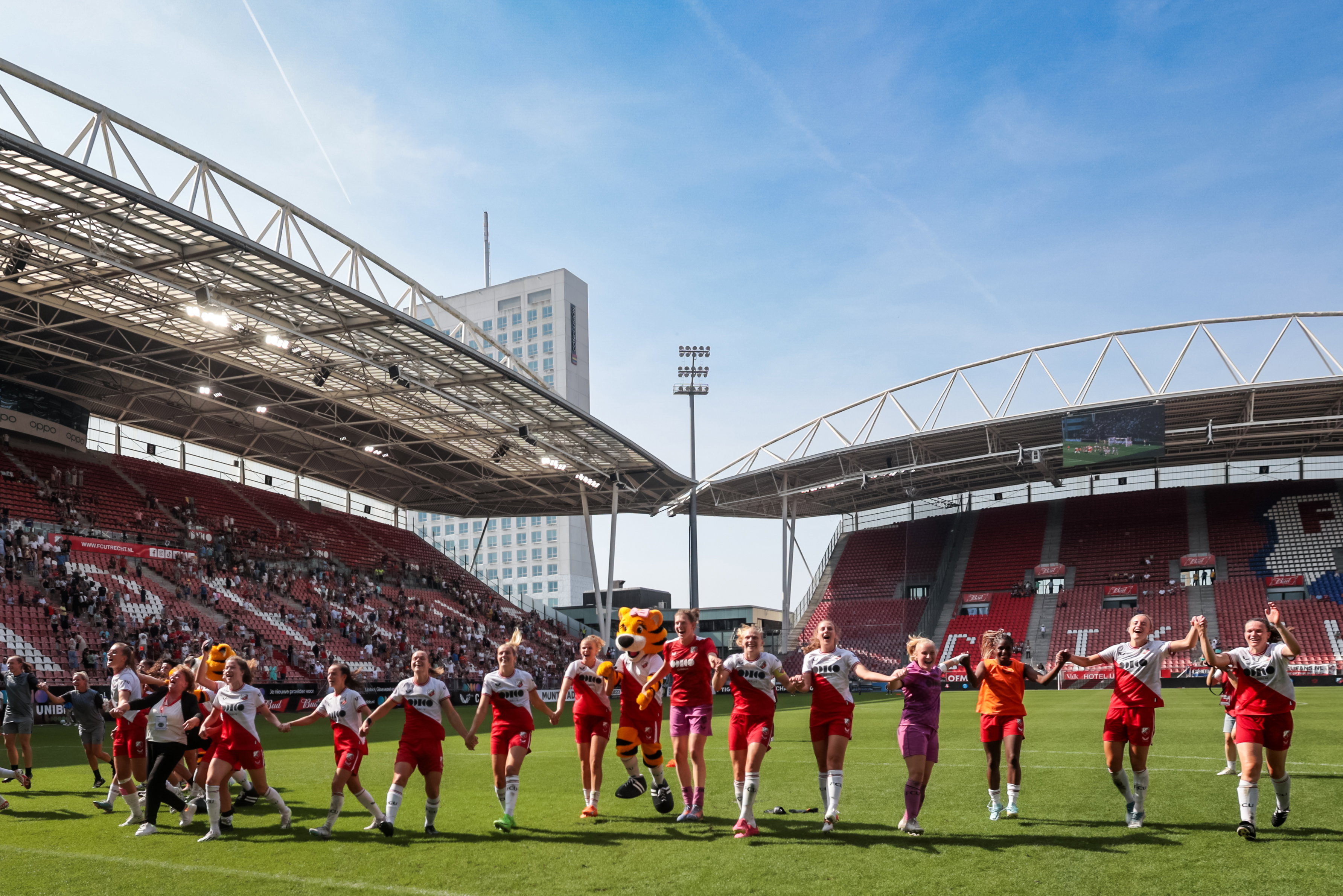 FC Utrecht viert de zege in De Galgenwaard