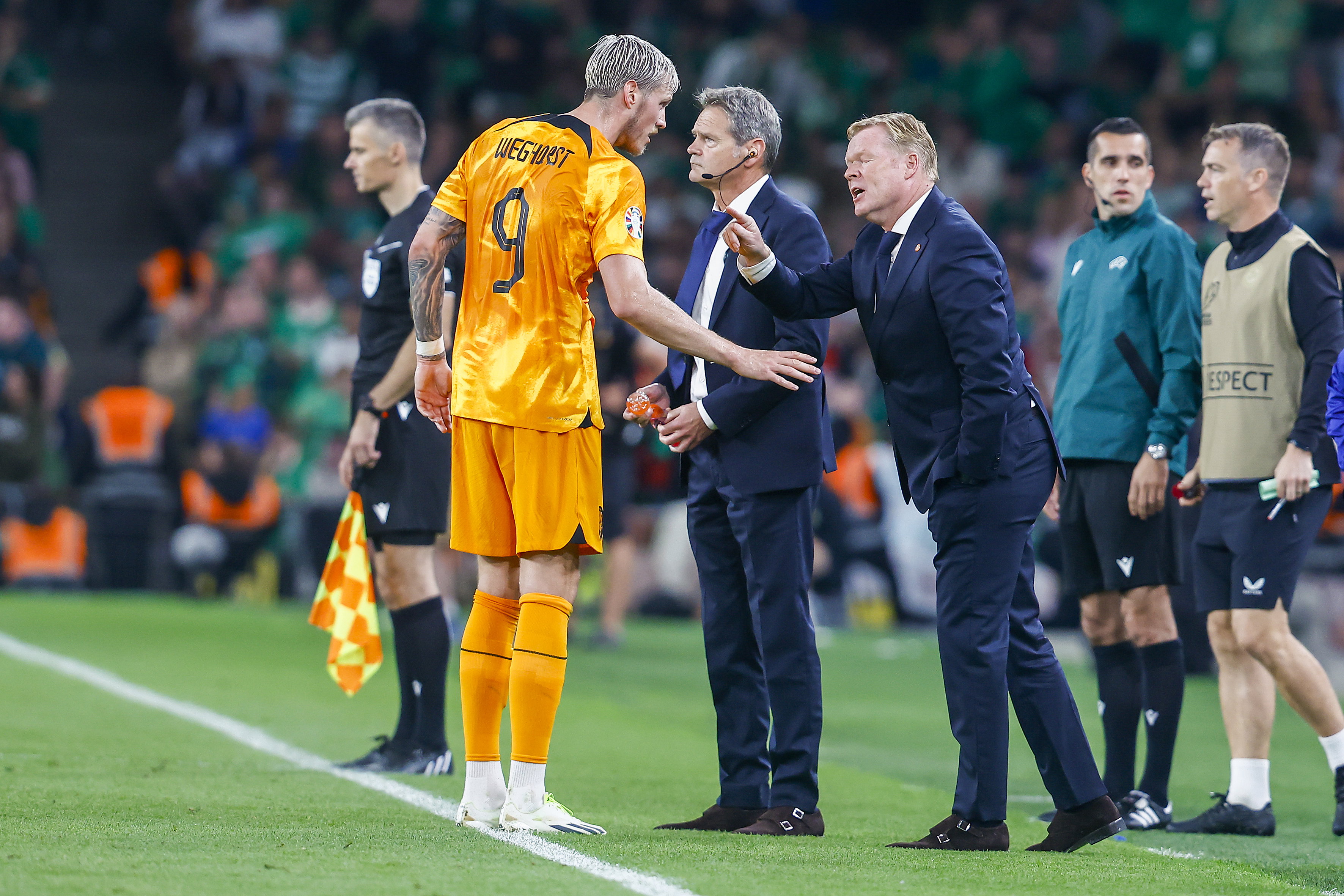 Wout Weghorst en Ronald Koeman