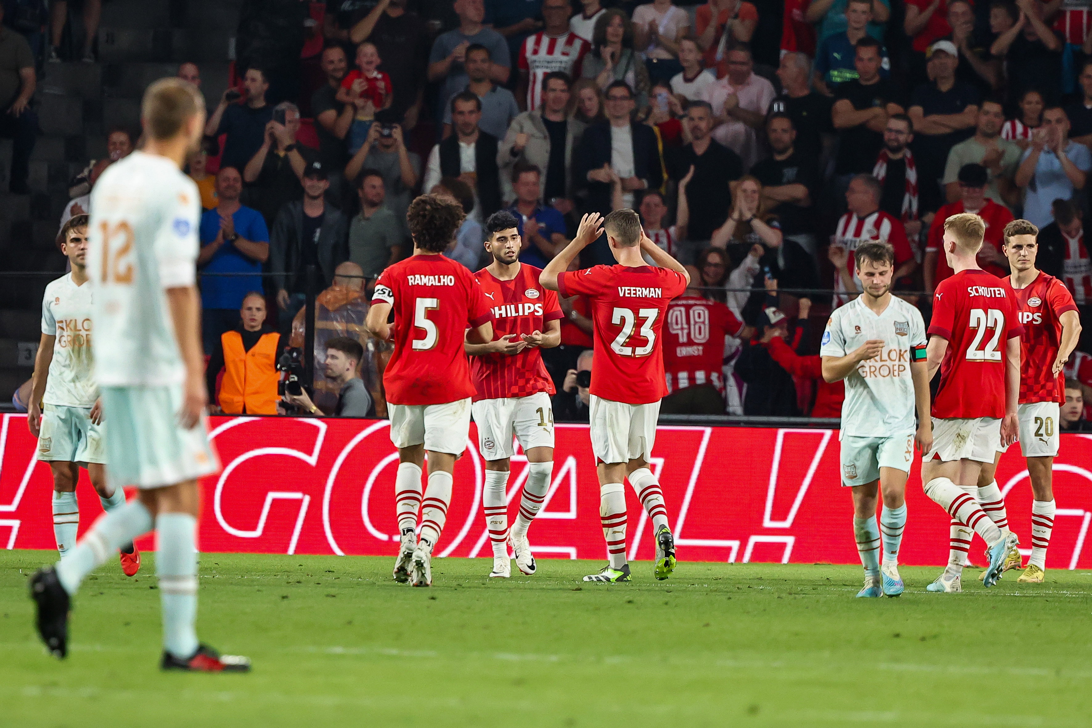 PSV juicht tegen NEC