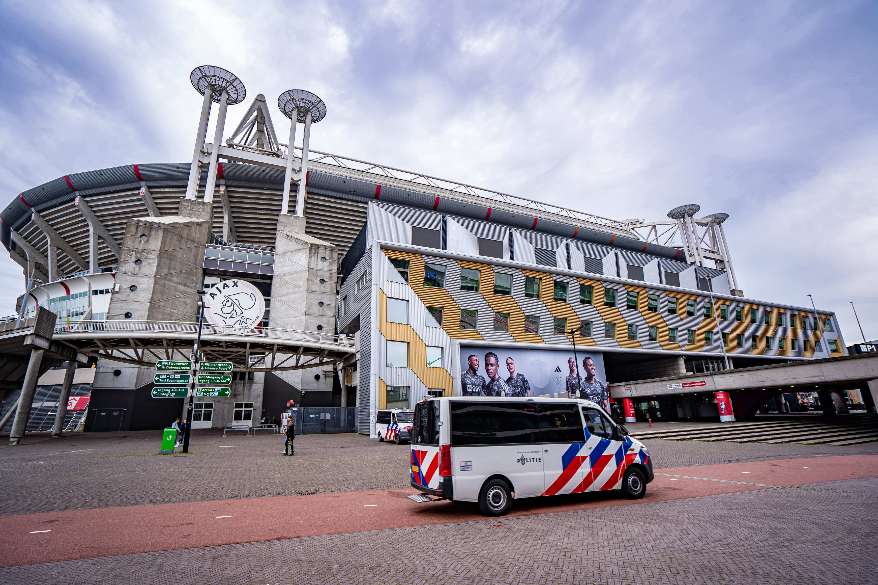 Politie bij de Johan Cruijff ArenA