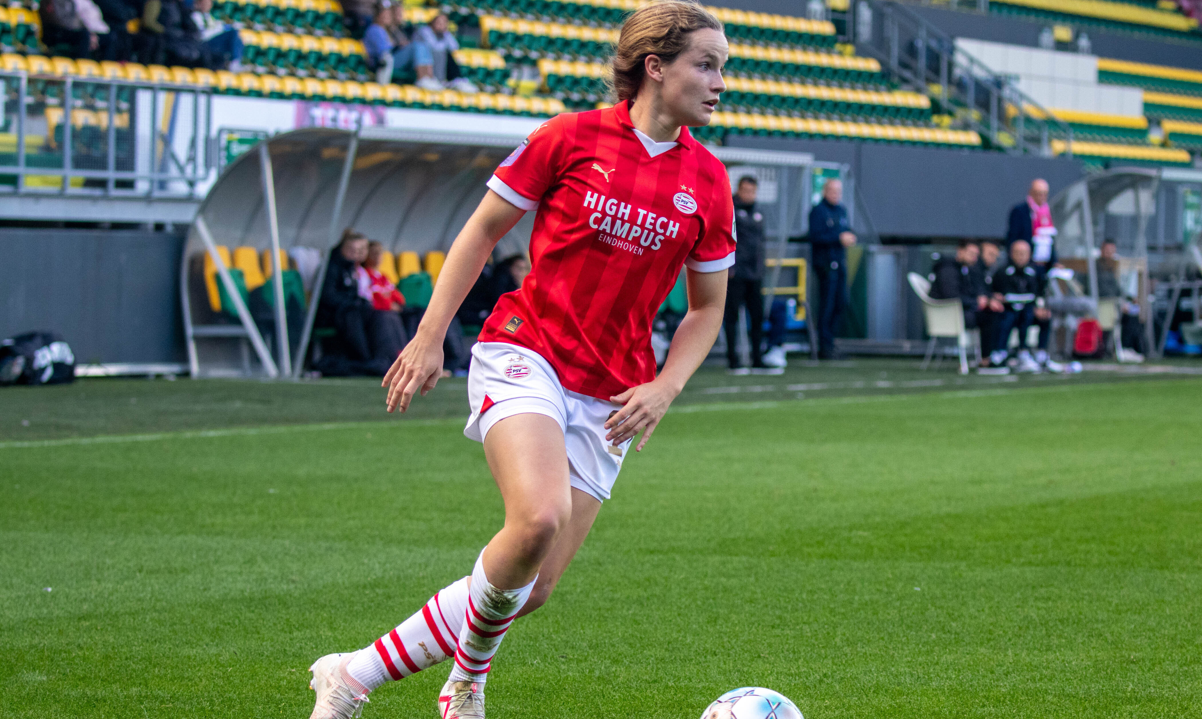 Maxime Snellenberg in actie namens PSV