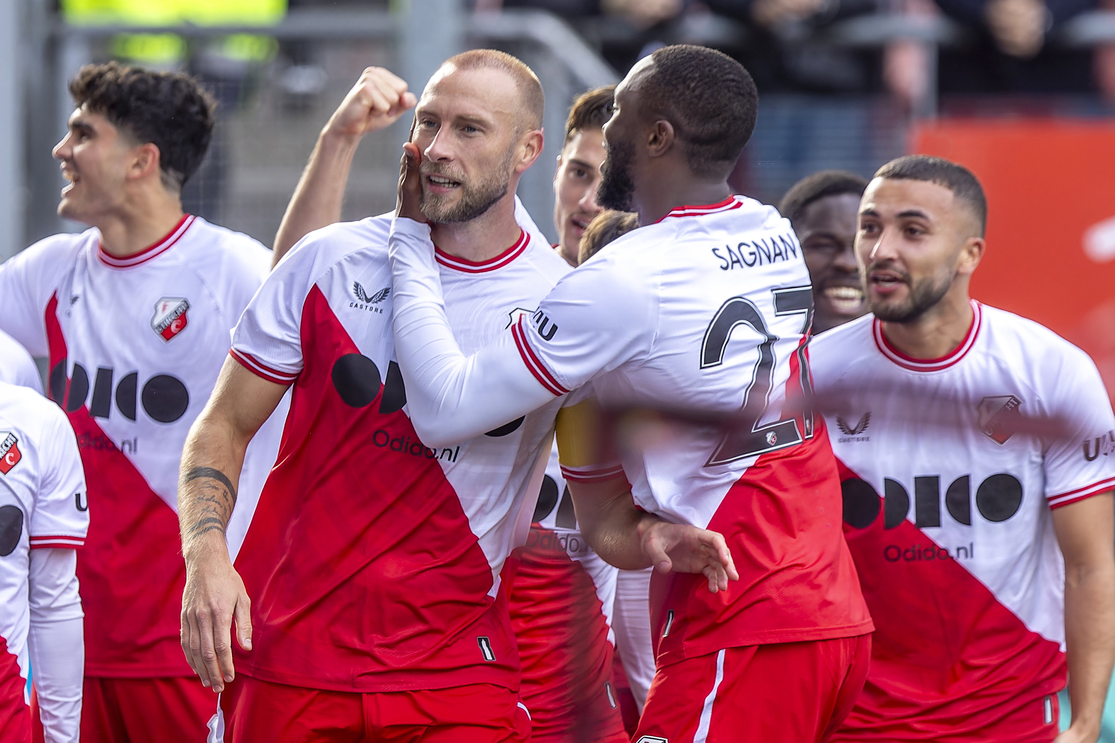 Mike van der Hoorn tegen Ajax