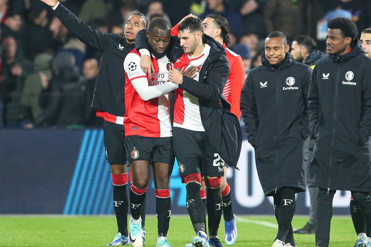 Lutsharel Geertruida en Santiago Gimenez na het verloren duel tegen SS Lazio