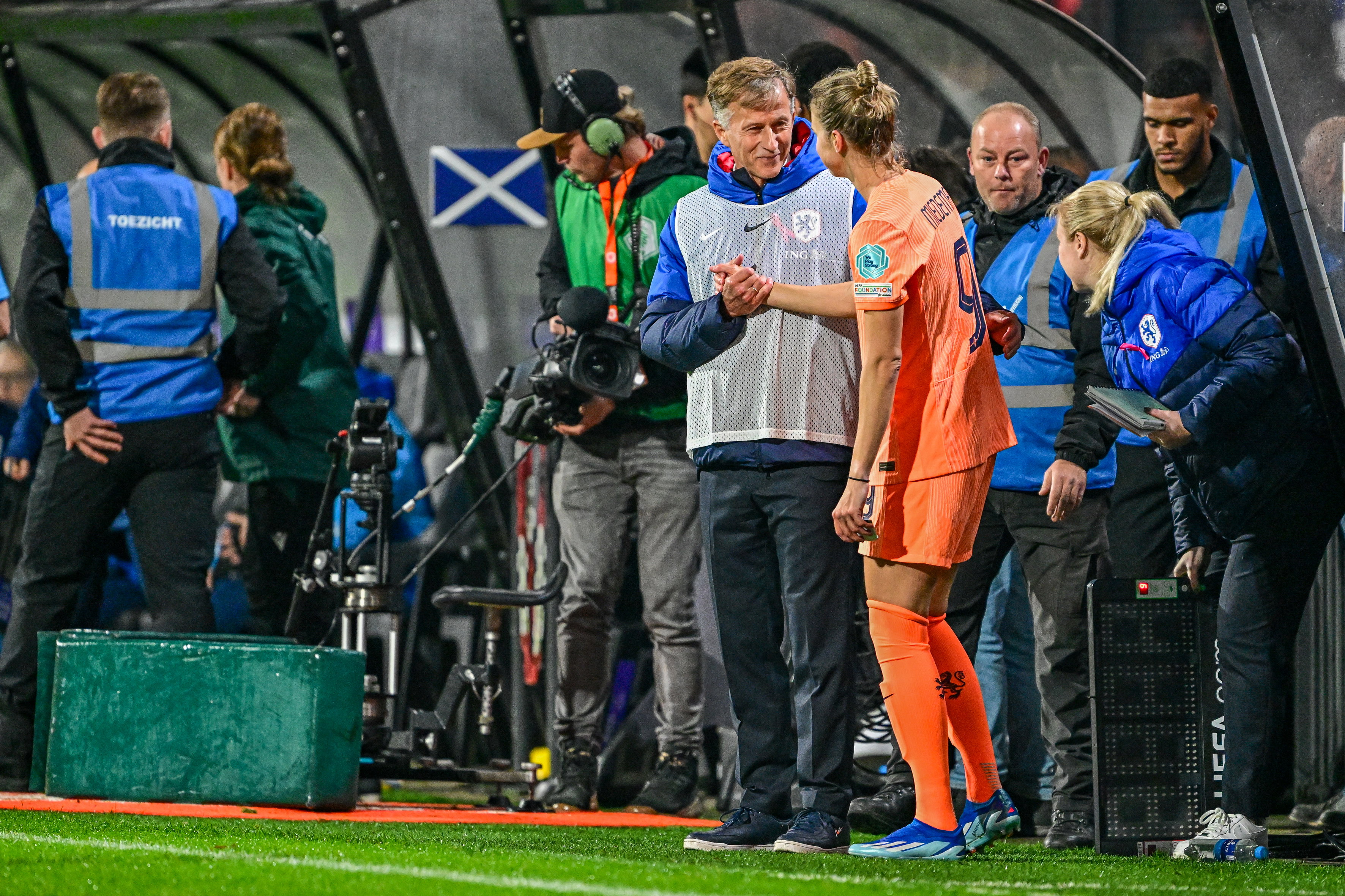 Vivianne Miedema en Andries Jonker bij haar rentree bij de OranjeLeeuwinnen