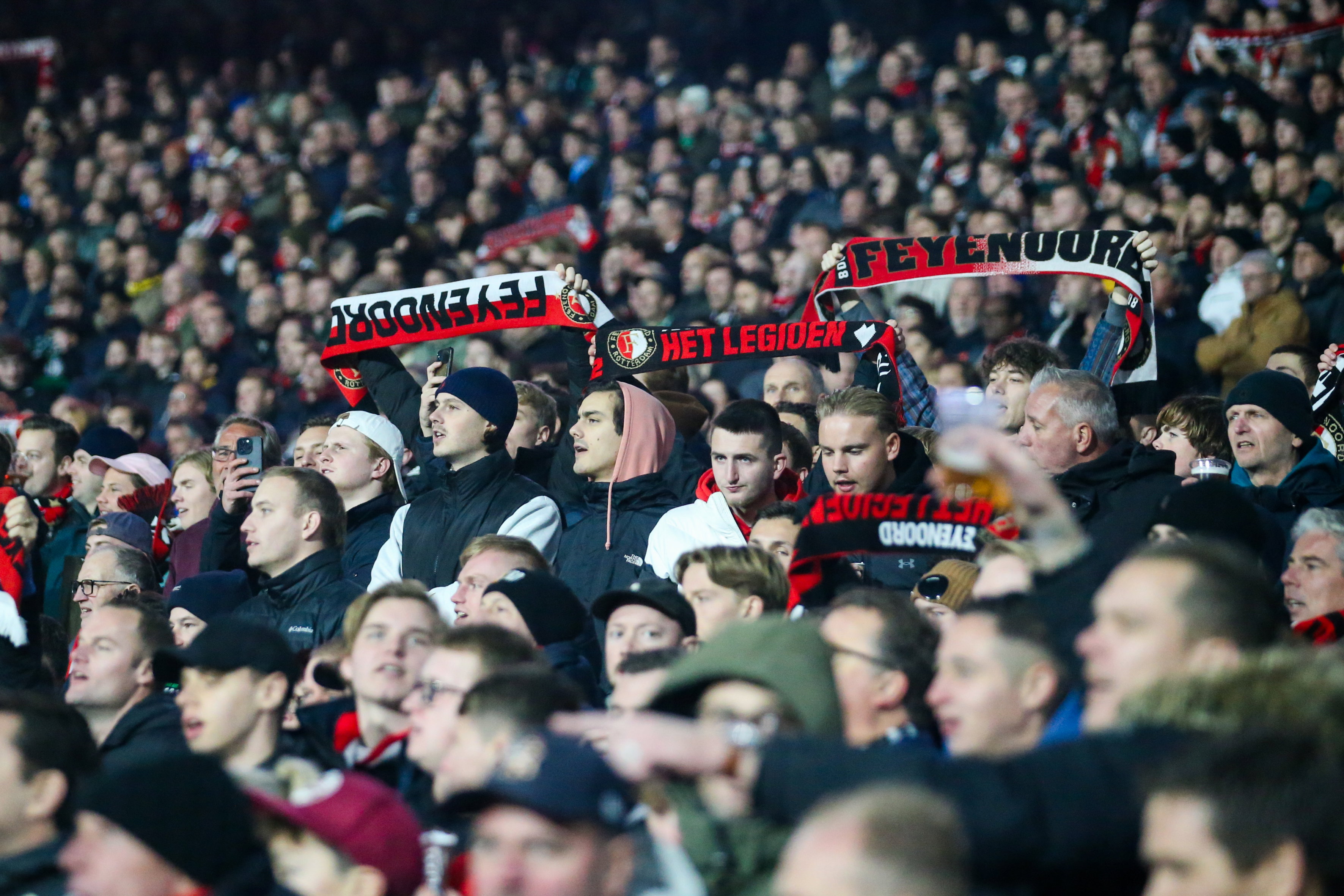 Feyenoord-supporters kennen mooie tijden in De Kuip...