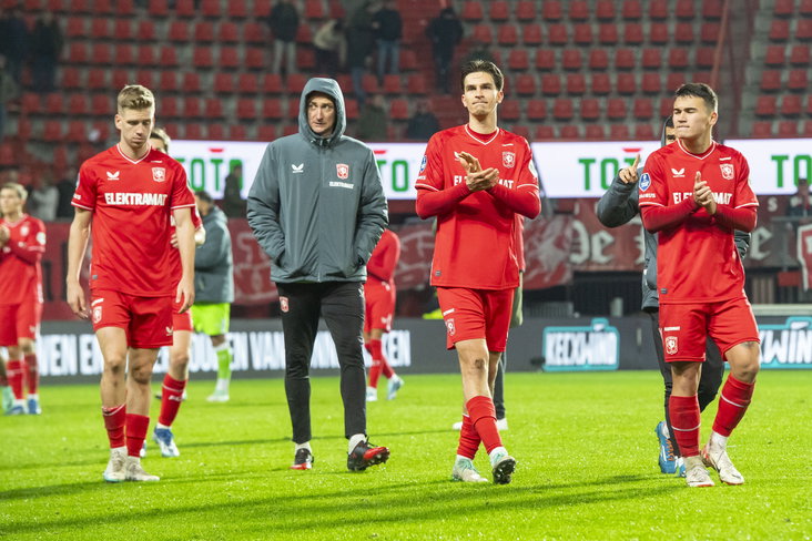 De spelers van FC Twente balen (Smal, Tyton, Van Hoorenbeeck en Ugalde)