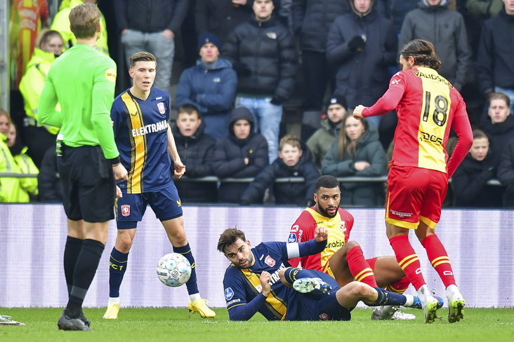 Robin Pröpper tegen Go Ahead Eagles