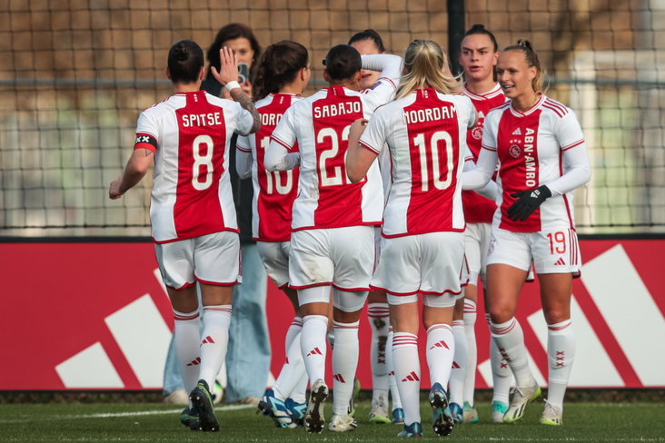 Ajax juicht