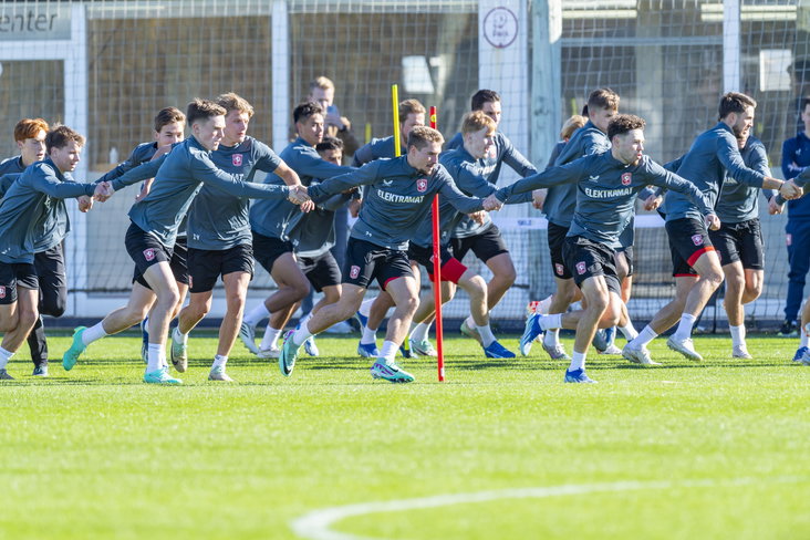 FC Twente werkt zich in het zweet op het trainingskamp in Spanje