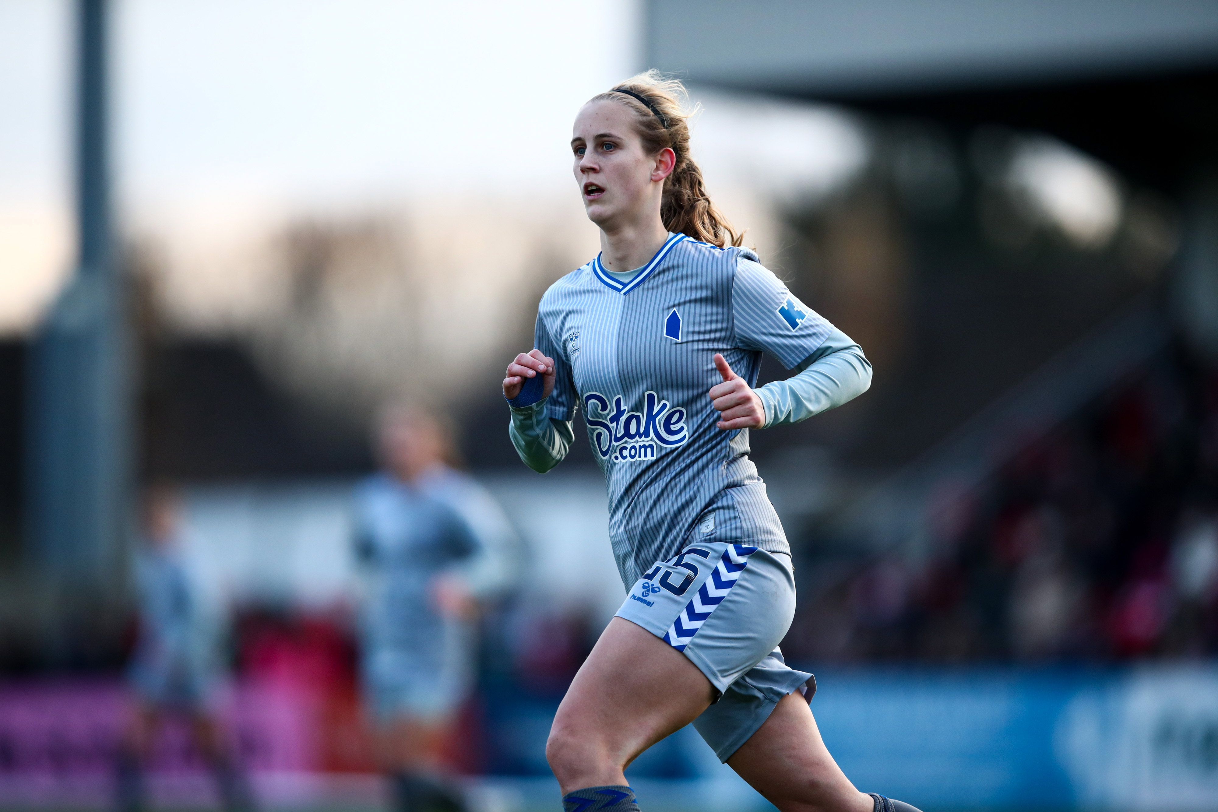 Katja Snoeijs in actie namens Everton