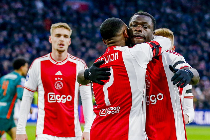 Steven Bergwijn en Brian Brobbey