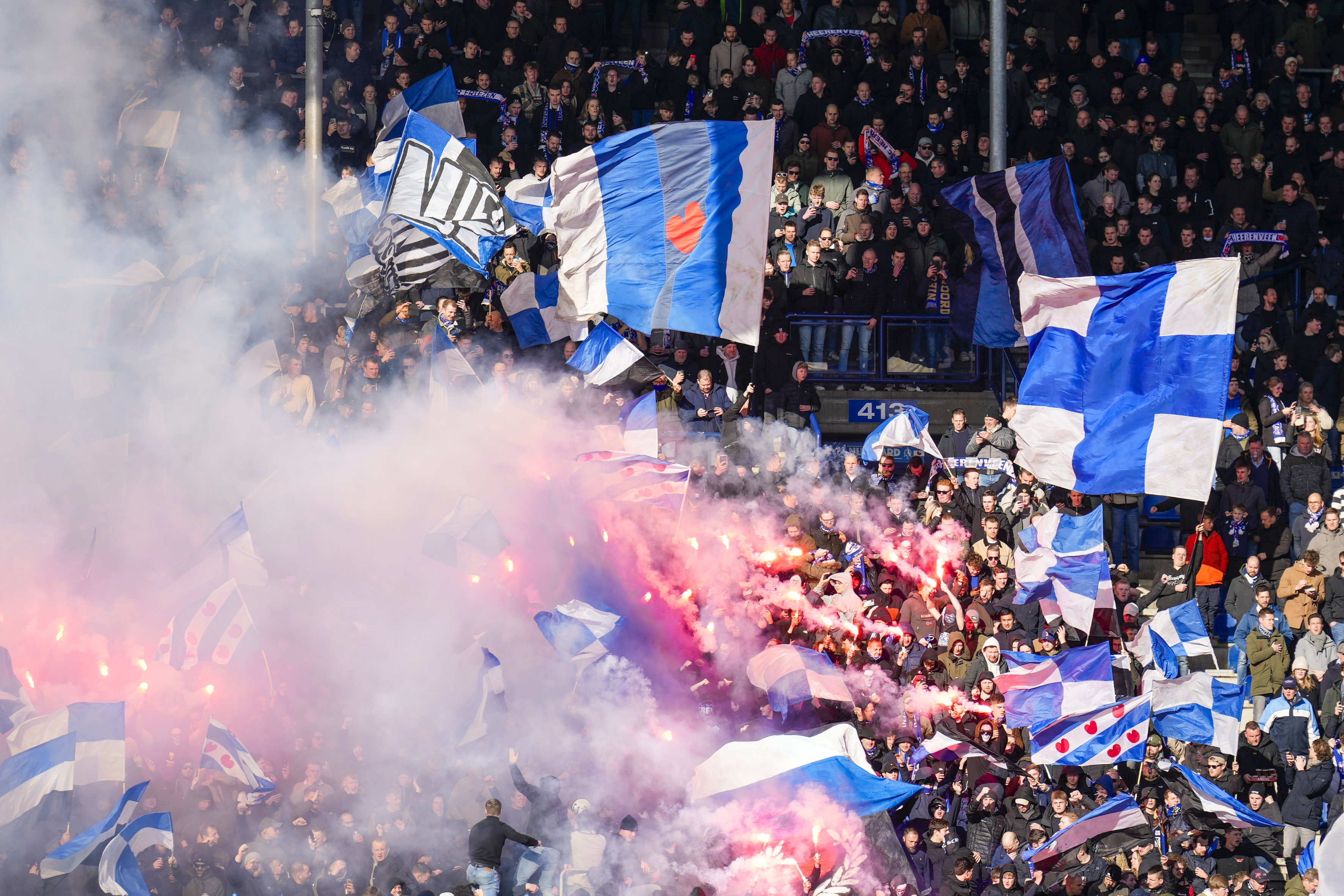 SC Heerenveen-fans in het Abe Lenstra Stadion