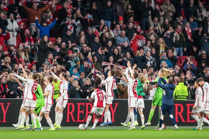 Ajax viert de overwinning in de Champions League in de Johan Cruijff ArenA