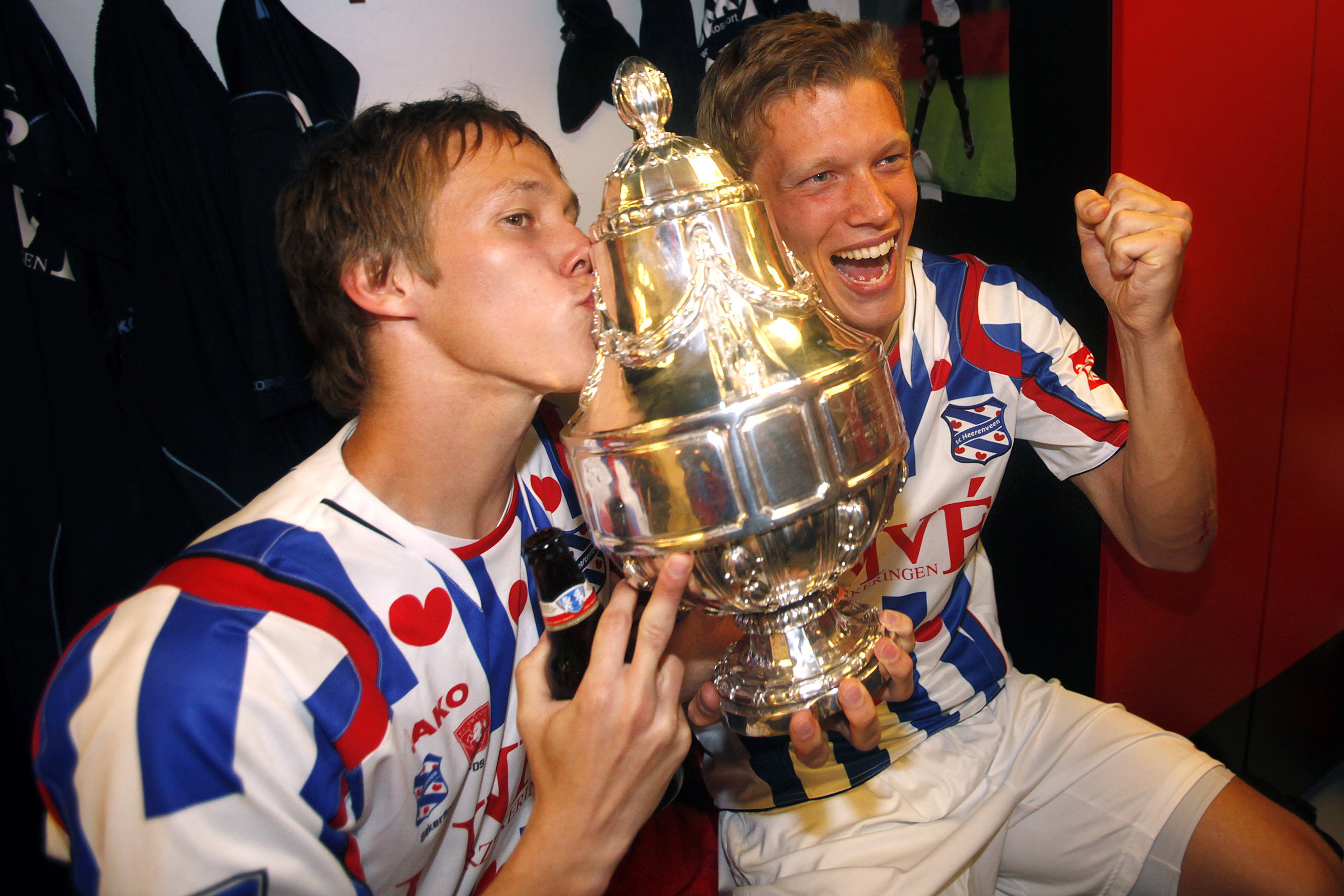 Michal Svec en Viktor Elm met de KNVB Beker