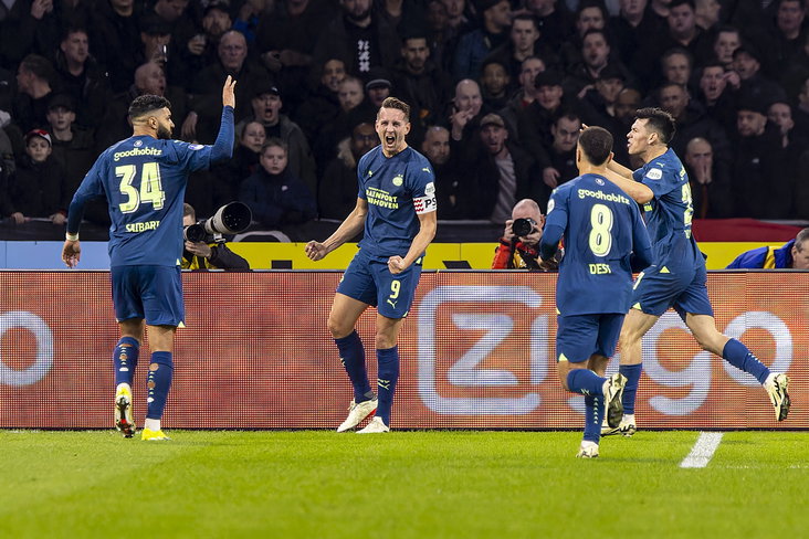 PSV-spelers juichen na een doelpunt in de Johan Cruijff ArenA