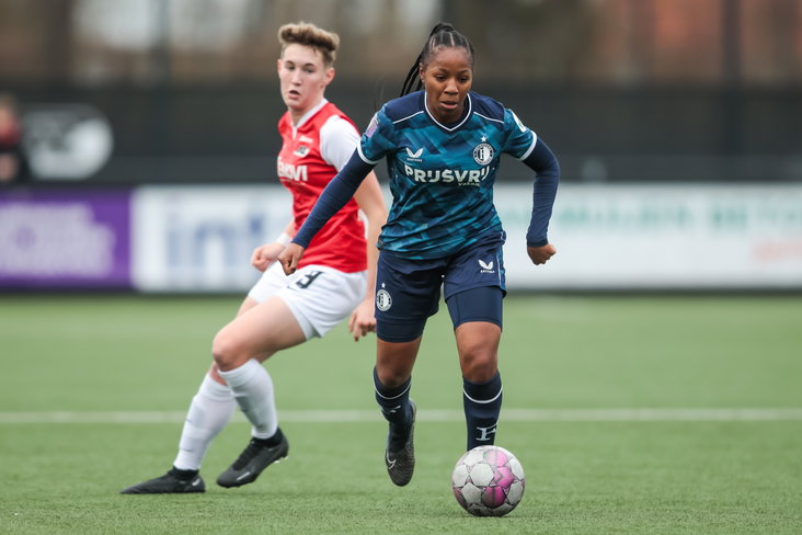 Celainy Obispo (Feyenoord) in het duel met AZ