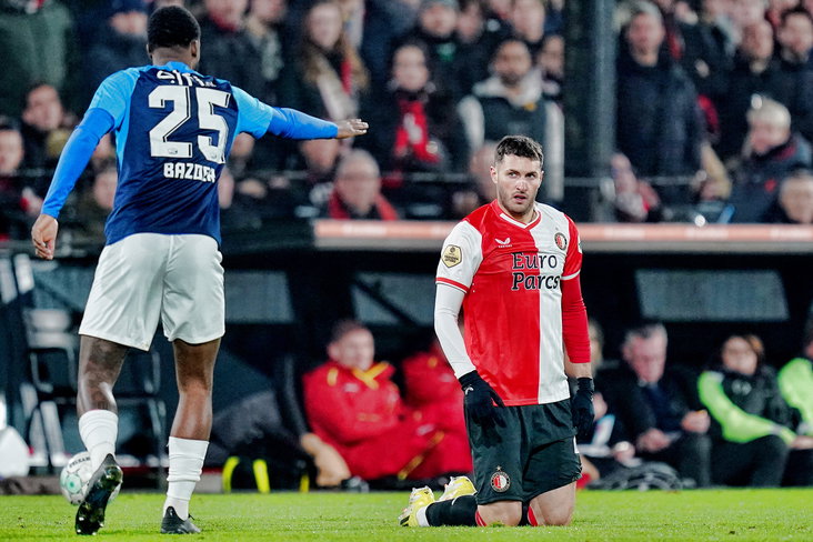 Santiago Giménez in de kwartfinale van de KNVB-beker tegen AZ