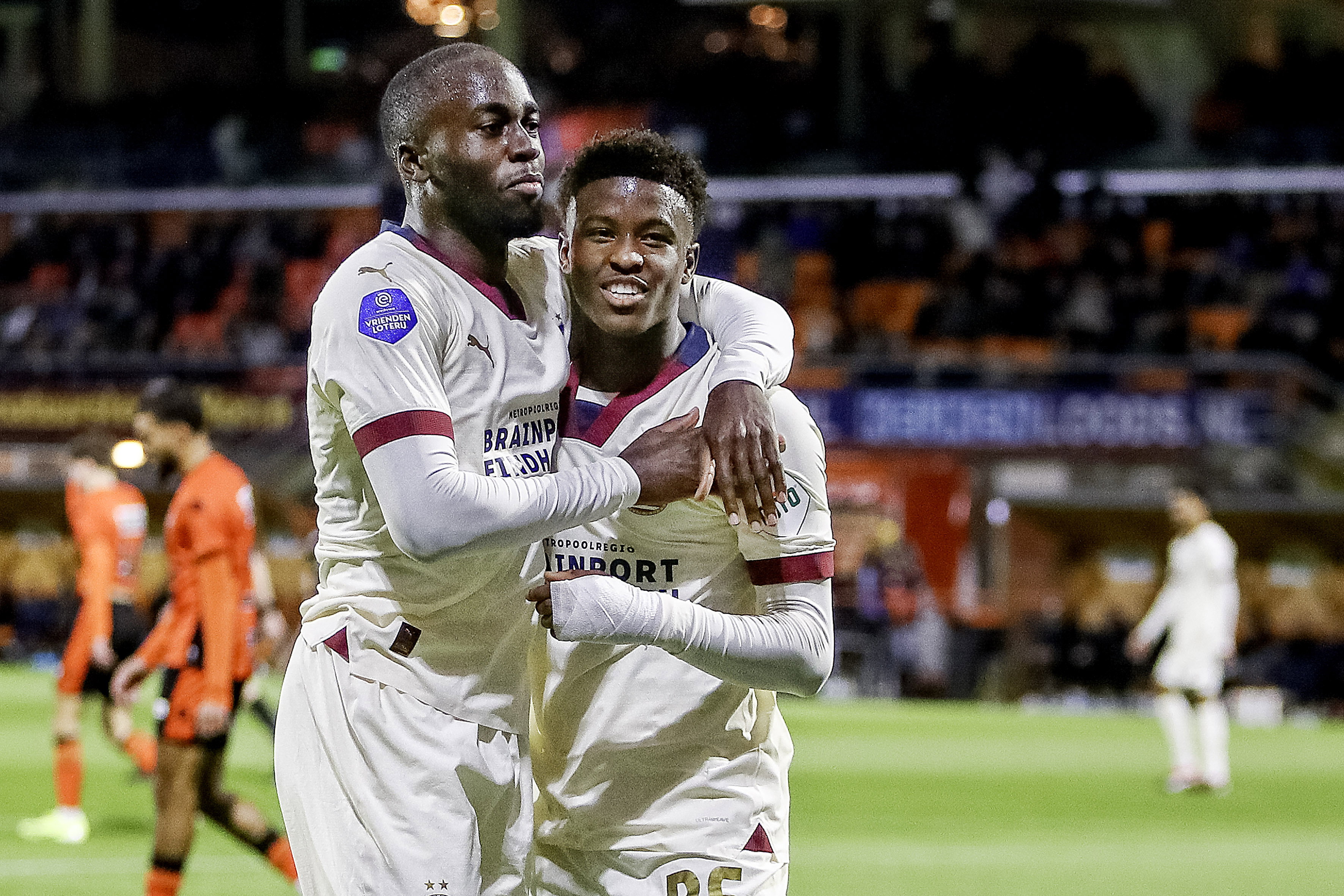 Isaac Babadi viert de 1-5 bij FC Volendam