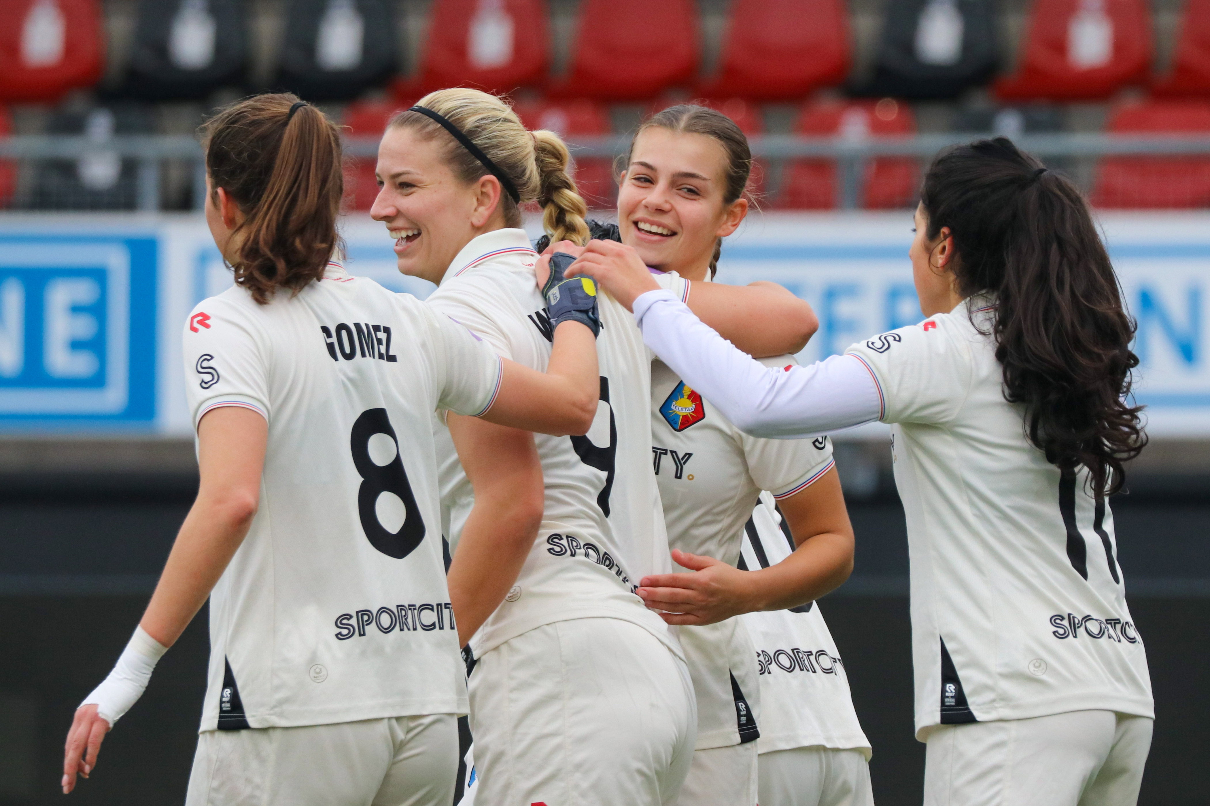 Telstar juicht na een goal