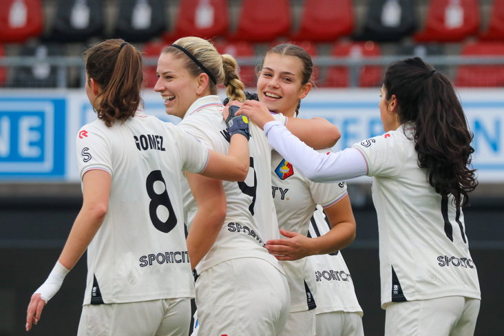 Telstar juicht na een goal