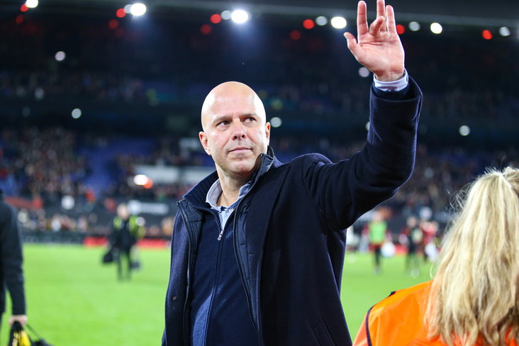 Arne Slot groet de Feyenoord-fans