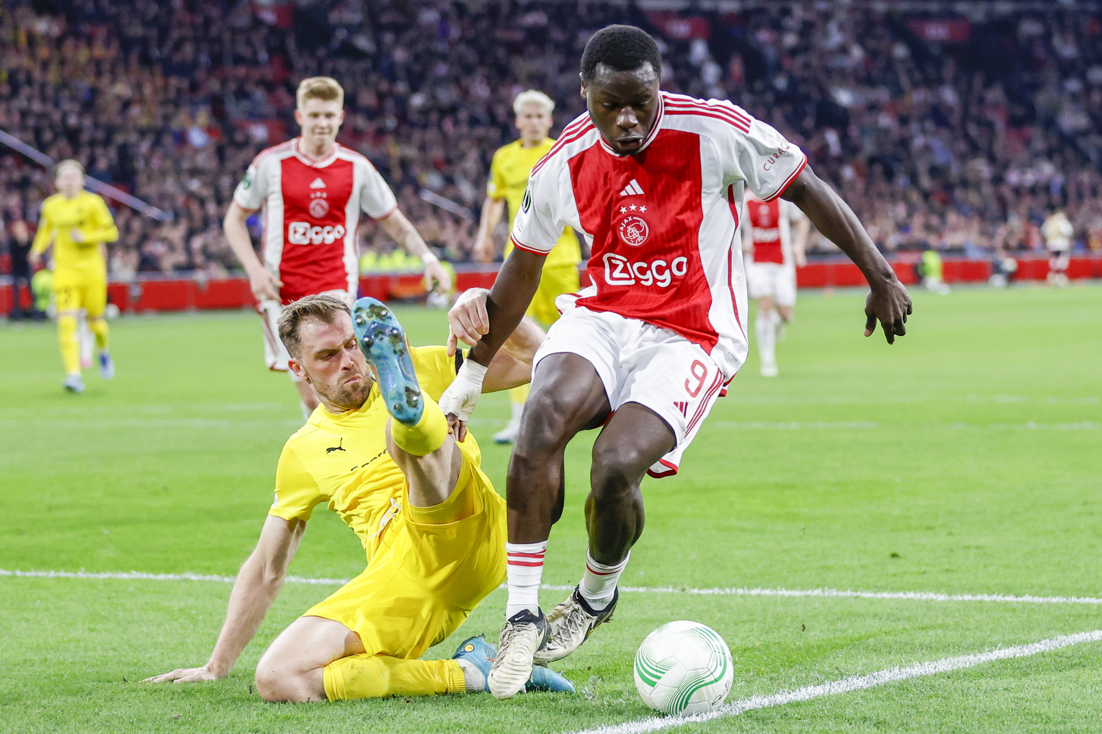 Brian Brobbey met Brede Moe