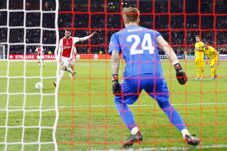 Branco van den Boomen scoort penalty tegen Bodø/Glimt