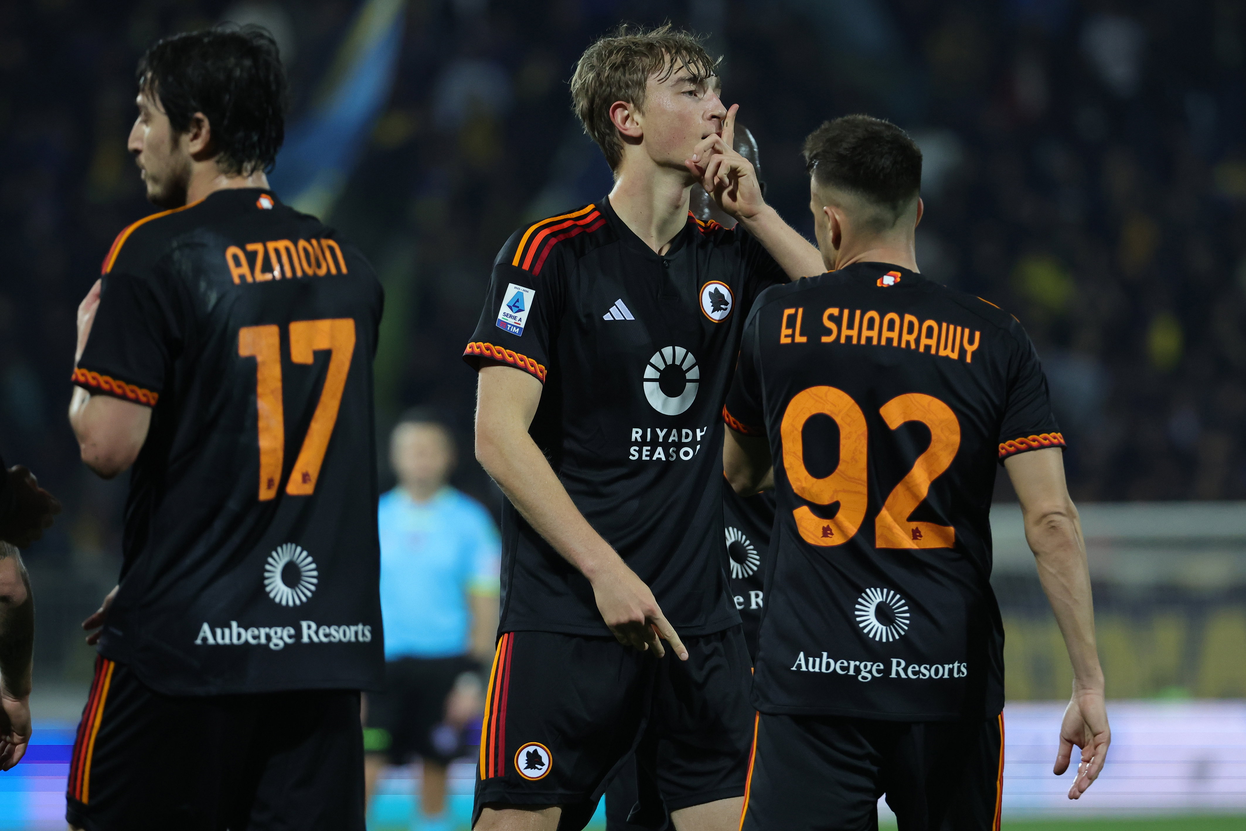 Dean Huijsen viert zijn goal