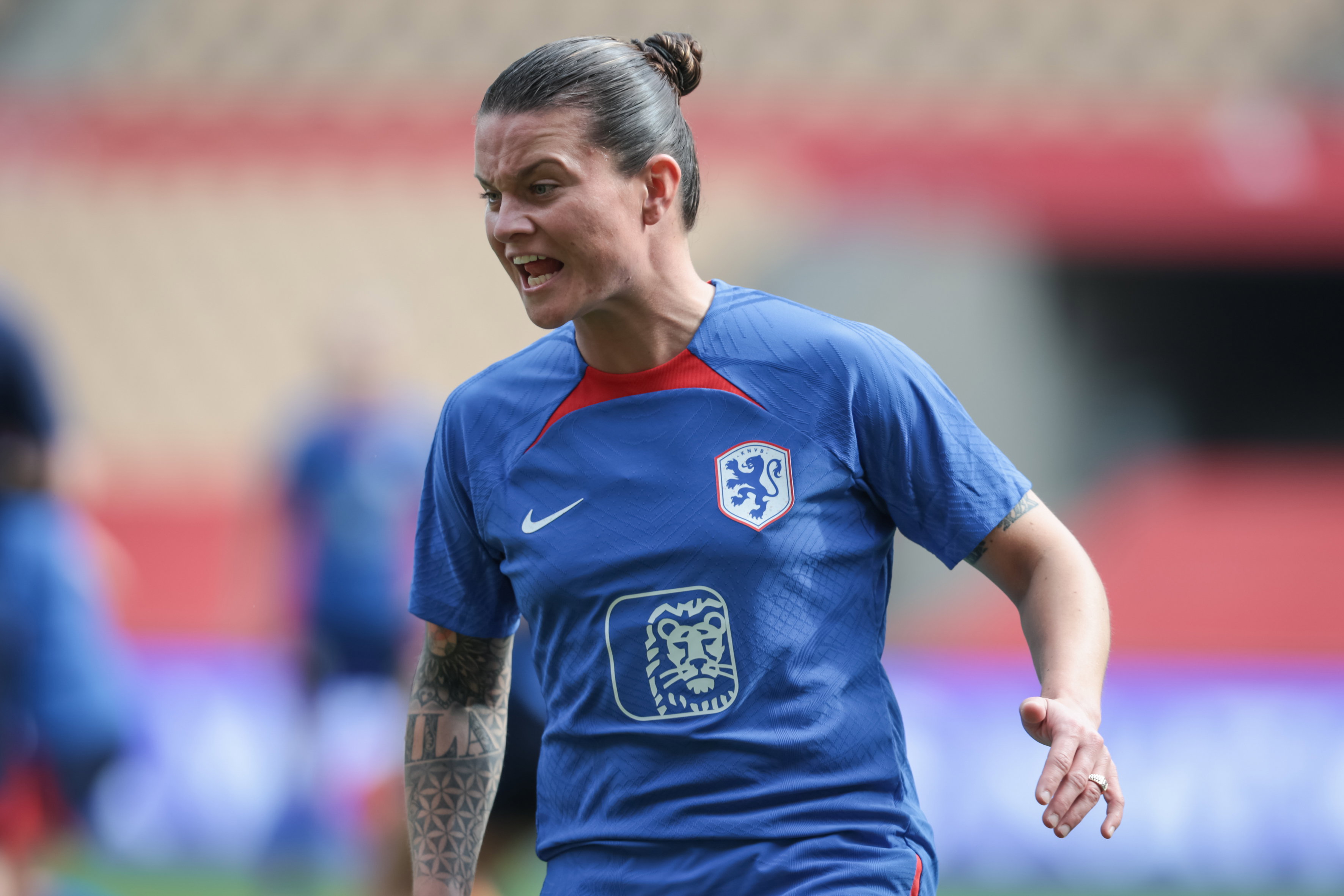 Sherida Spitse bij de training van de OranjeLeeuwinnen