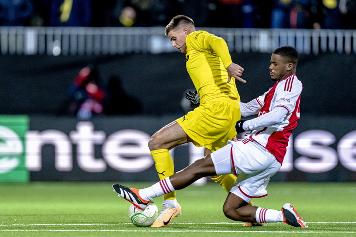Jorrel Hato in duel met Oscar Kapskarmo