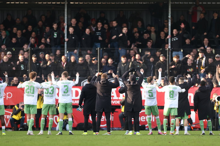 Almere City - Feyenoord, spelers bedanken de meegereisde fans