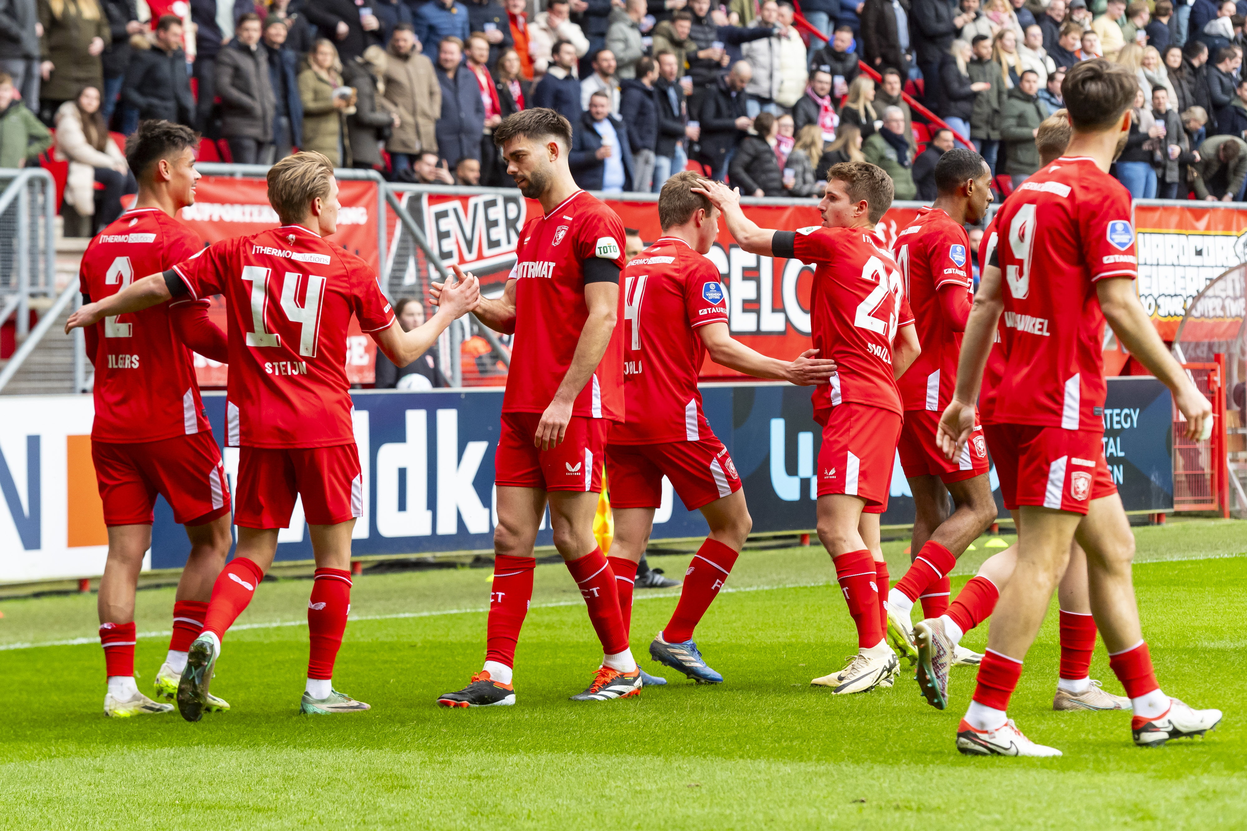 FC Twente-spelers juichen