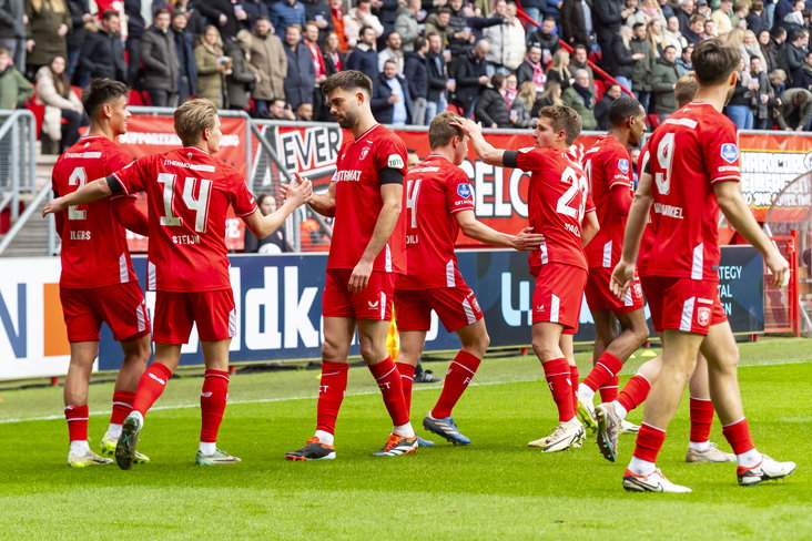 FC Twente-spelers juichen