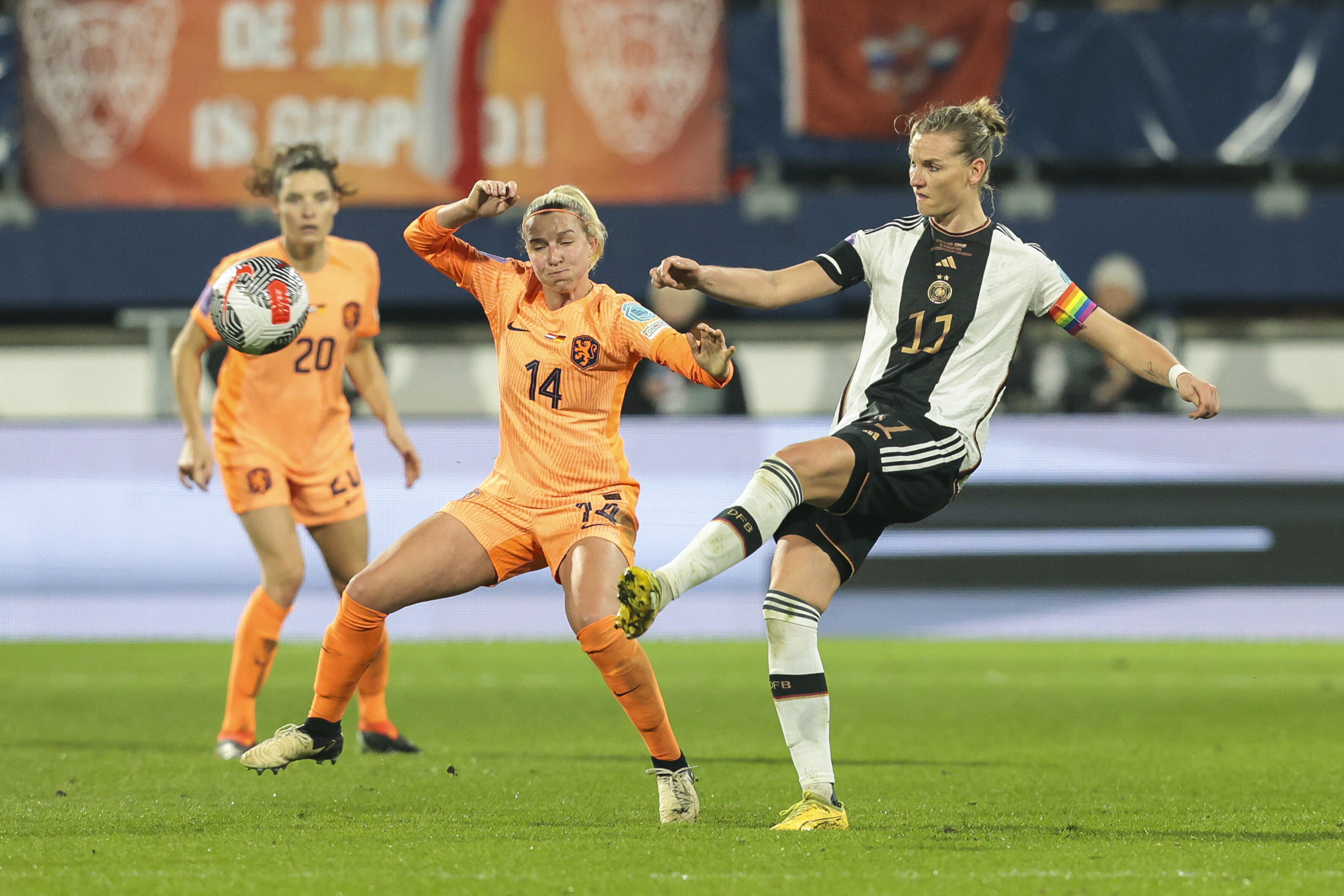 Jackie Groenen namens Oranje tegen Duitsland