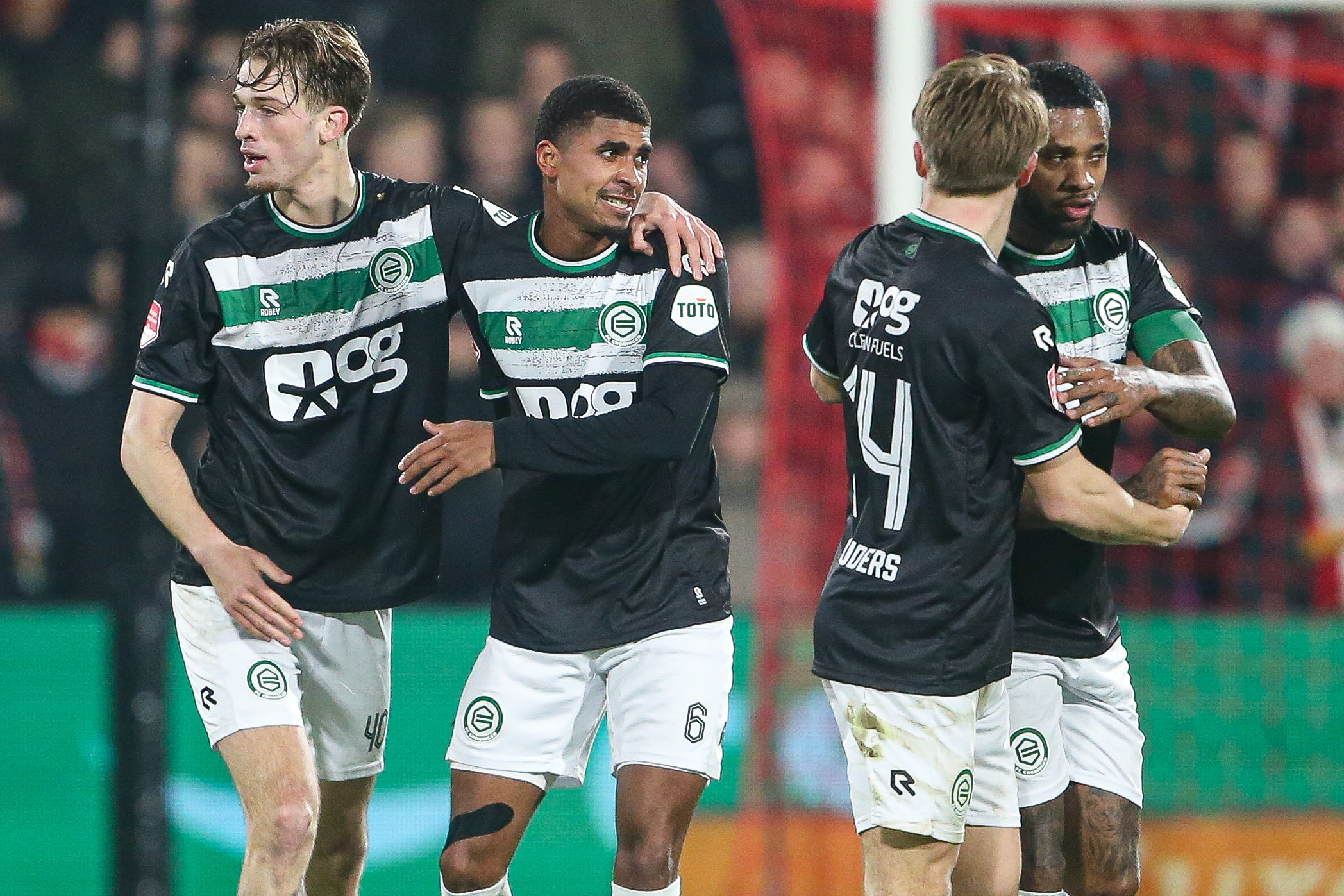 FC Groningen viert de 0-1 van Laros Duarte