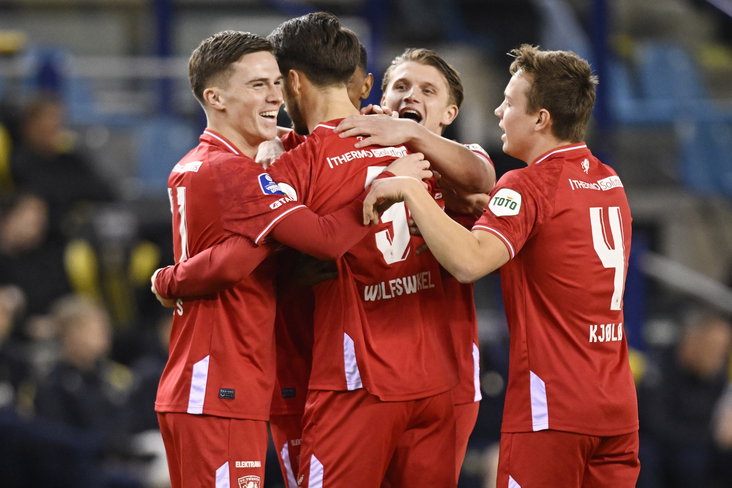 FC Twente viert de goal van Ricky van Wolfswinkel