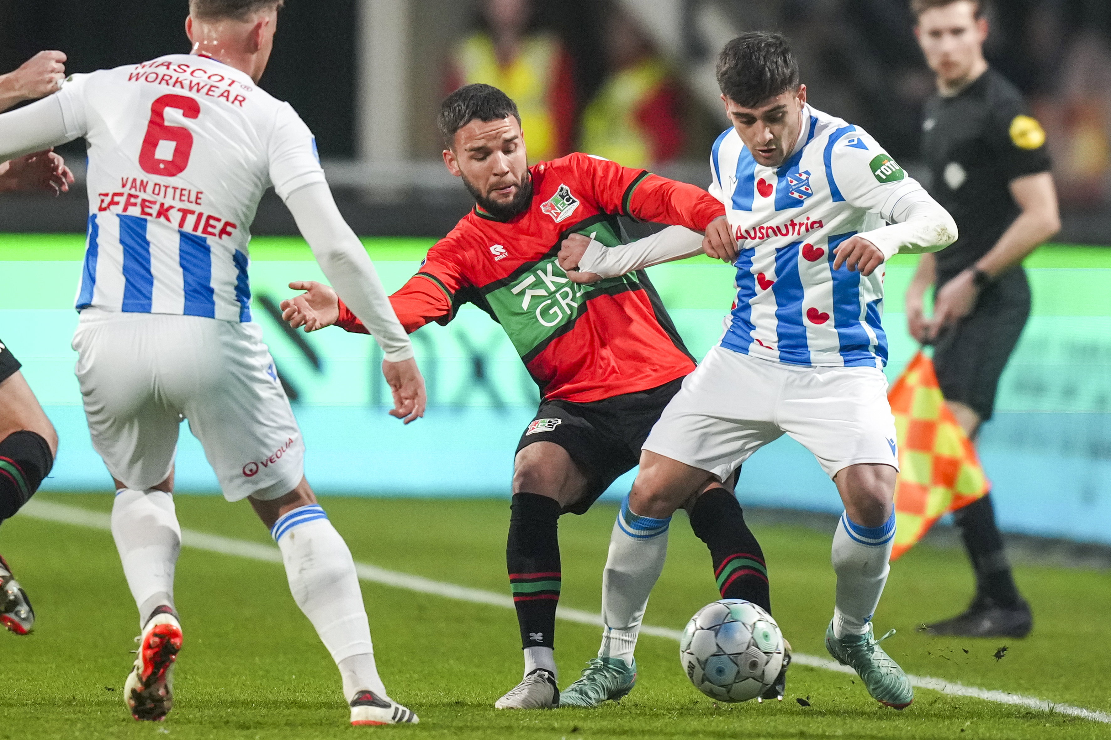 Loizos Loizou (SC Heerenveen) en Calvin Verdonk (NEC)