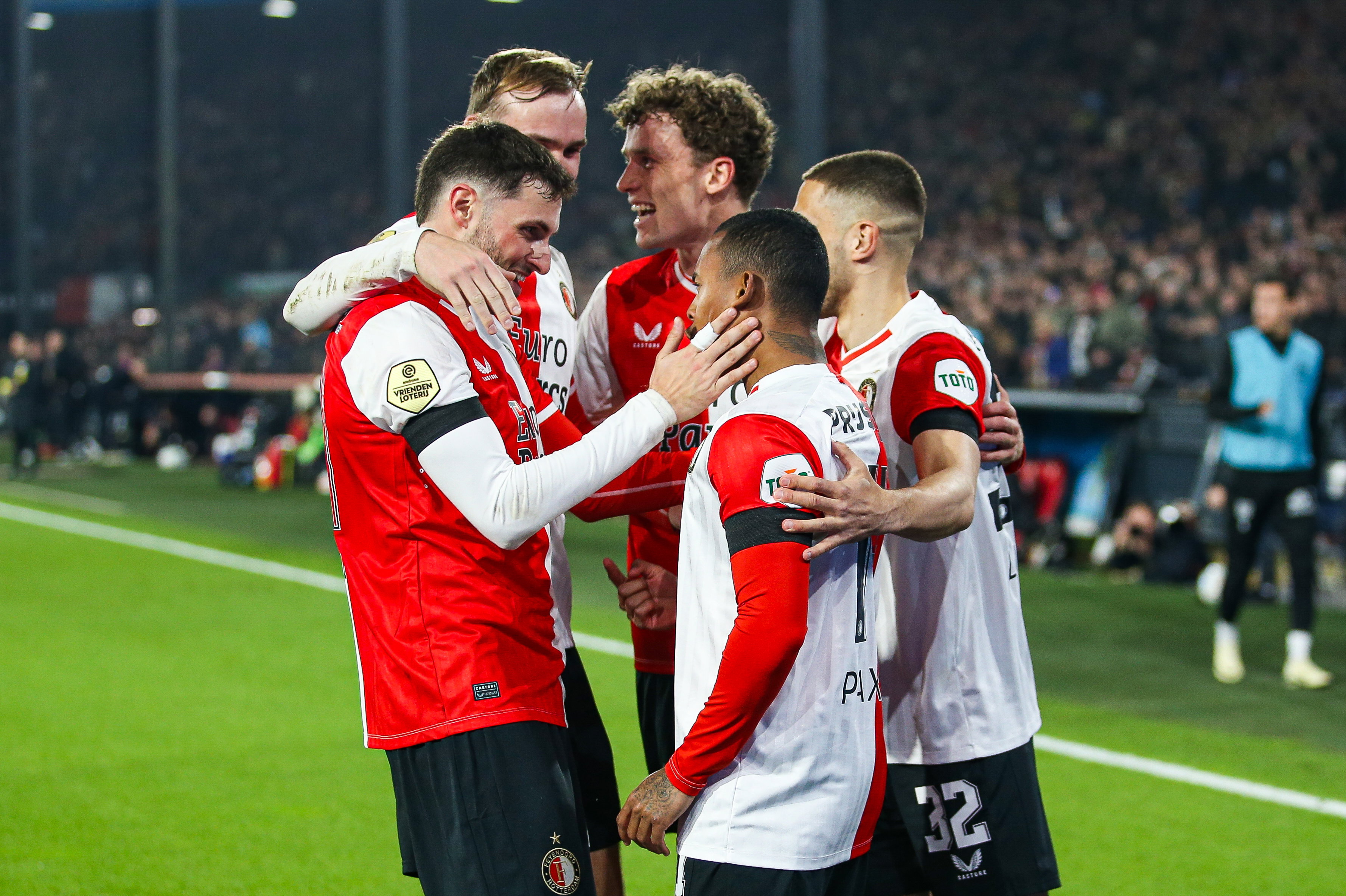 Feyenoorders juicen na een treffer